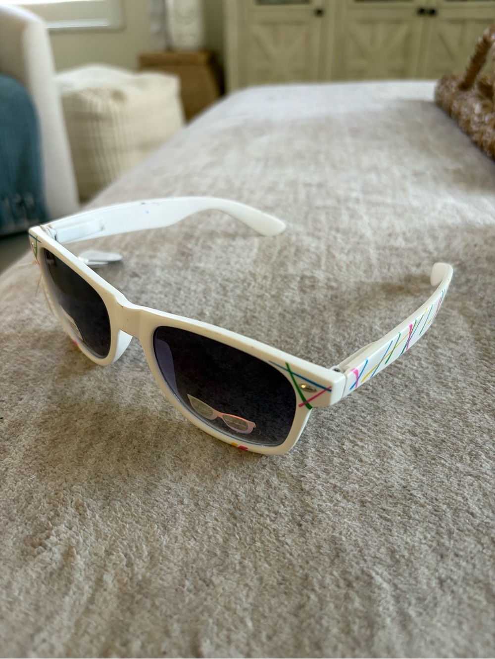 White Wayfarer Style Sunglasses Tinted Lens Colorful Stripes Design New 100% UV